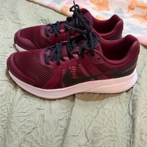 Nike Maroon and Black Athletic Shoes with Breathable Mesh